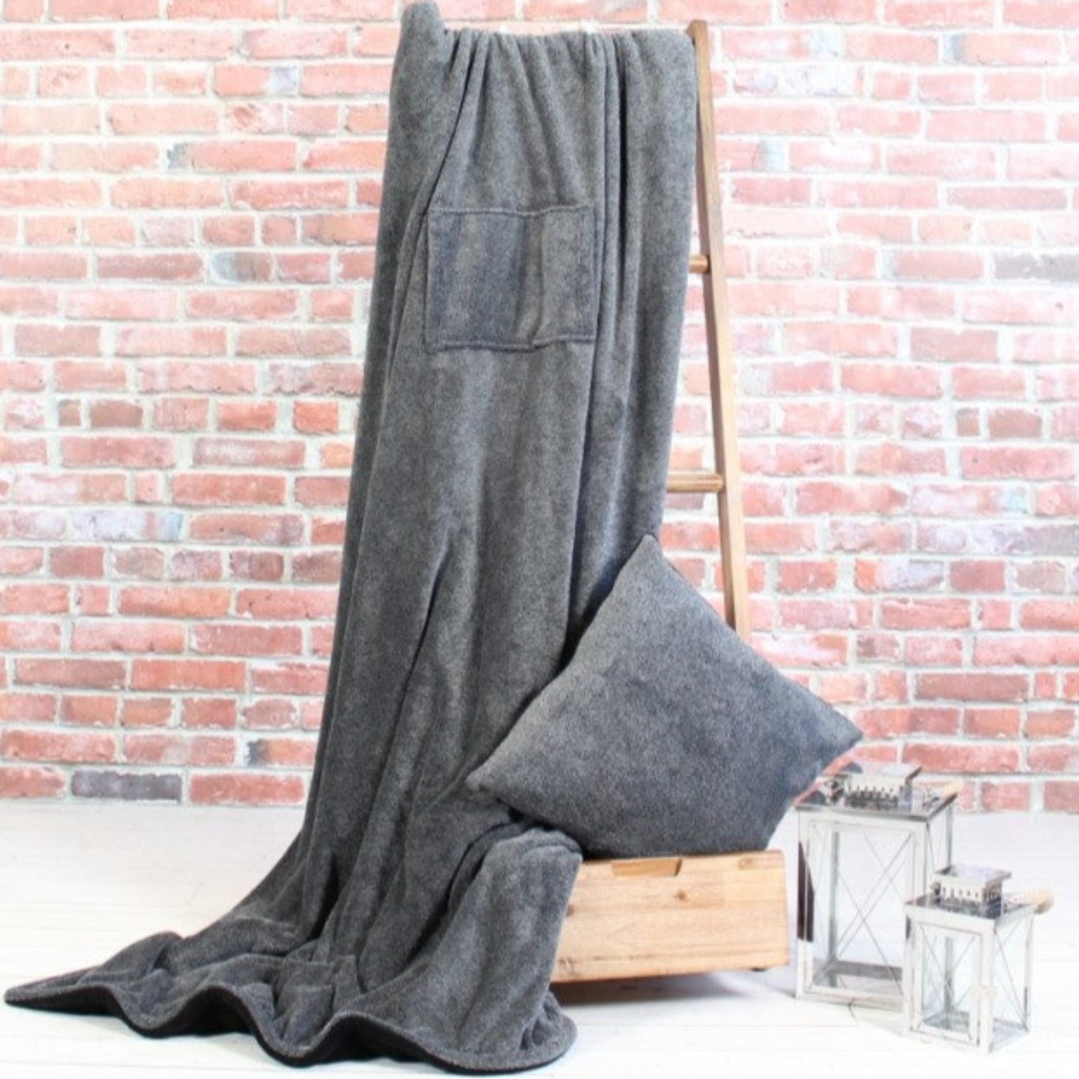 TV Blanket Display with Pillow